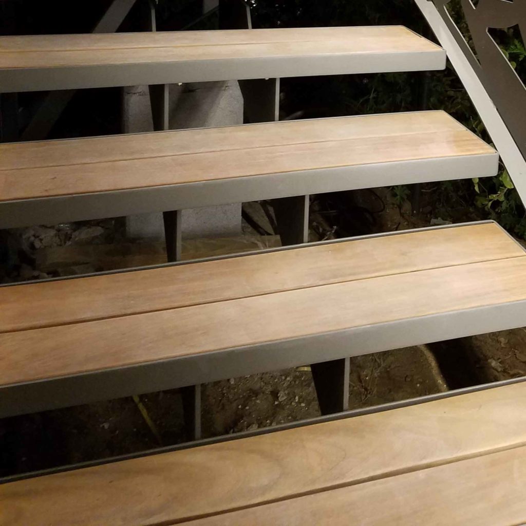 Marche bois exotique escalier lehoux paris a Cannes