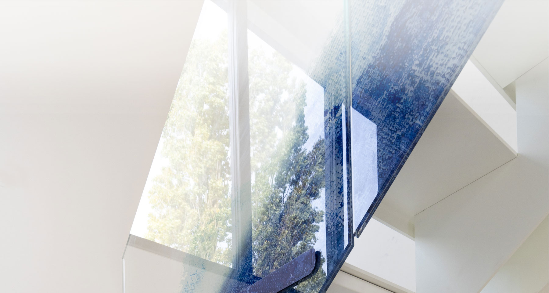 header rampe verre couleur escalier blanc lehoux paris