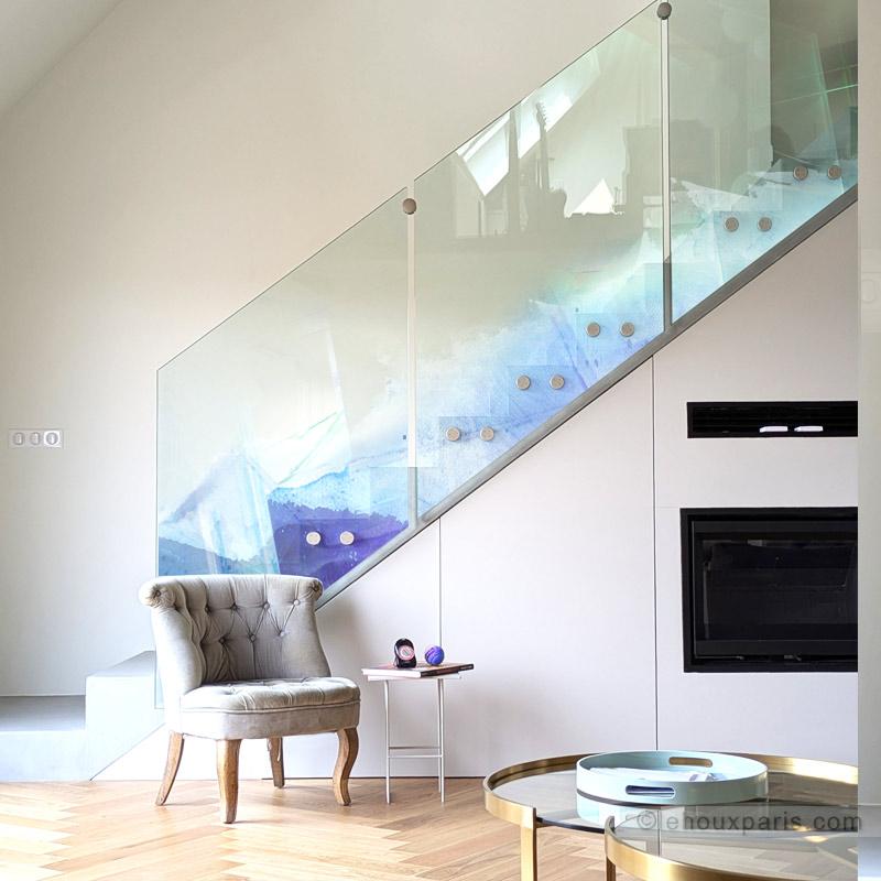 rampe-verre-couleur-escalier-beton-lehoux-paris-2024