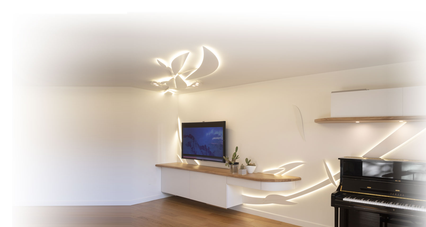 creation-lumiere-decoration-espace-plafond-meuble-lumineux-salon-paris-2