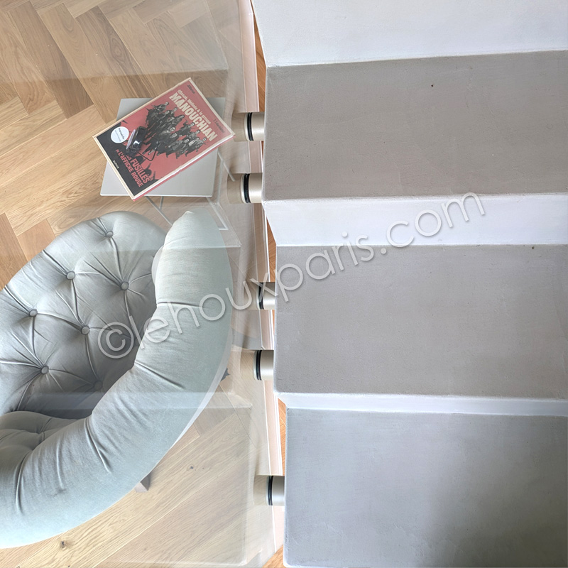 escalier beton rampe verre duplex paris detail design lehouxparis