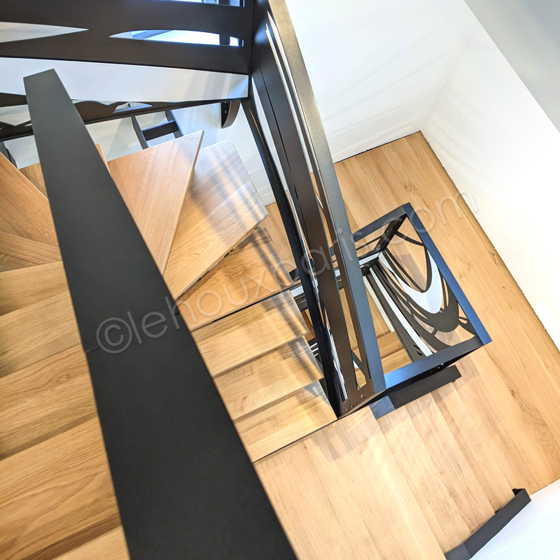 escalier bois metal sculpture contemporain, duplex parisiens, maisons d’architecte ou lieux publics, ces escaliers en verre allient technicité, transparence et langage artistique