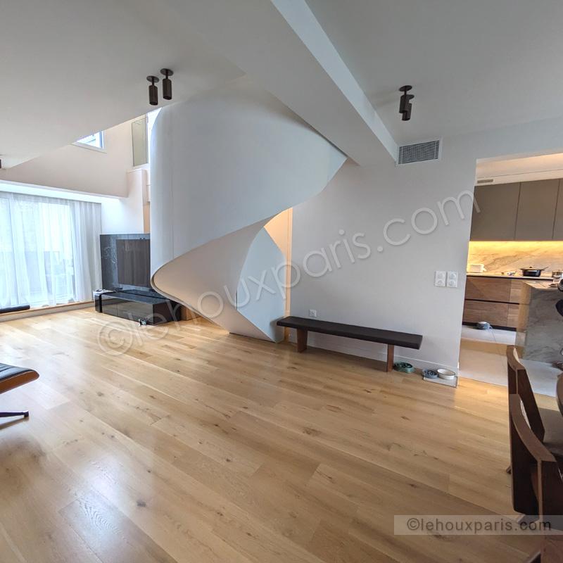 photo escalier helicoidal luxe blanc bois massif neuilly sur seine lehoux paris (1)