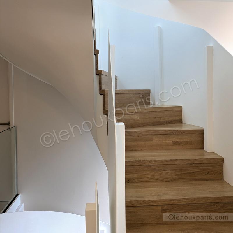 photo escalier helicoidal luxe blanc bois massif neuilly sur seine lehoux paris (1)